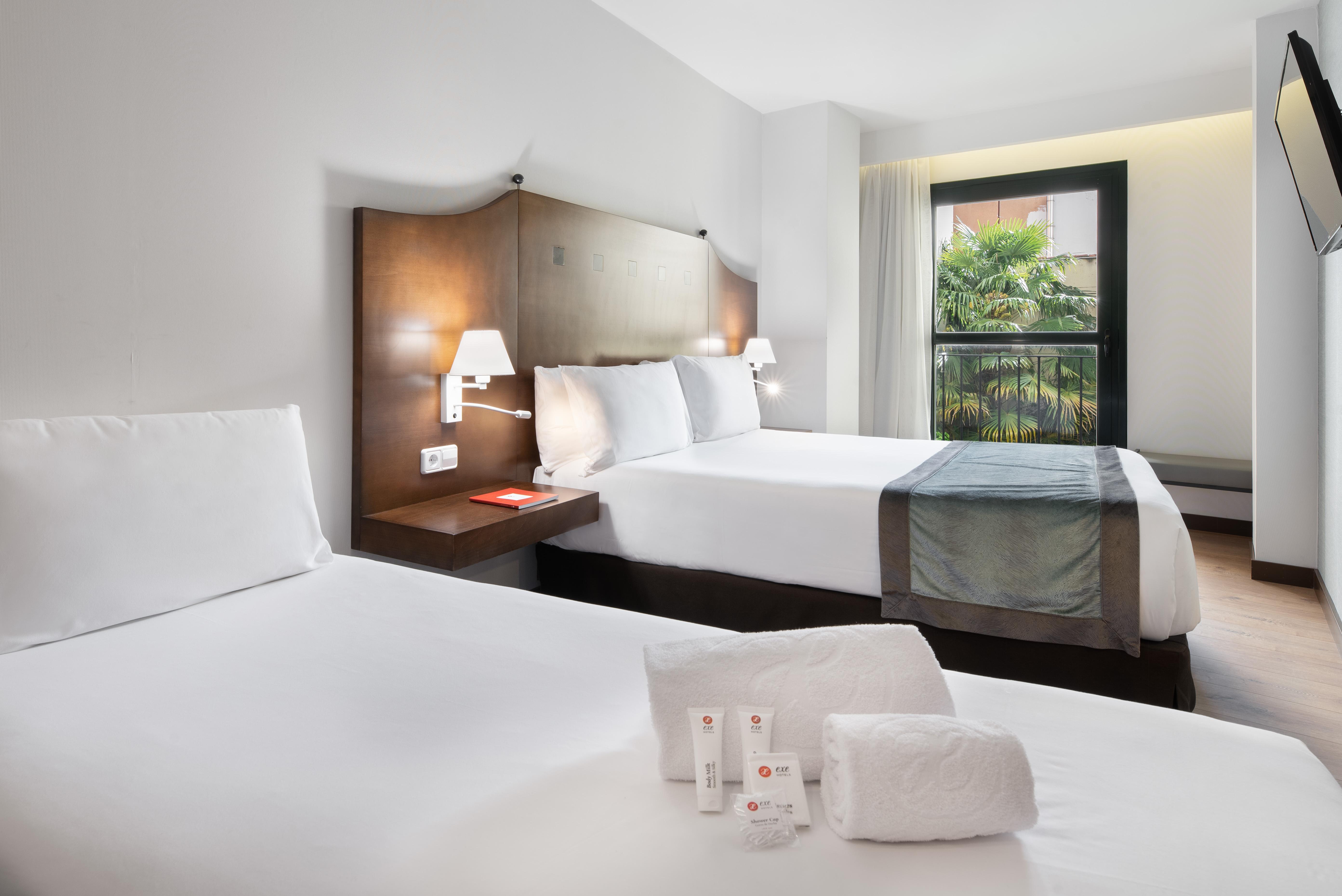 เอ็กเซ อโกรา กาเซเรส Hotel ภายนอก รูปภาพ