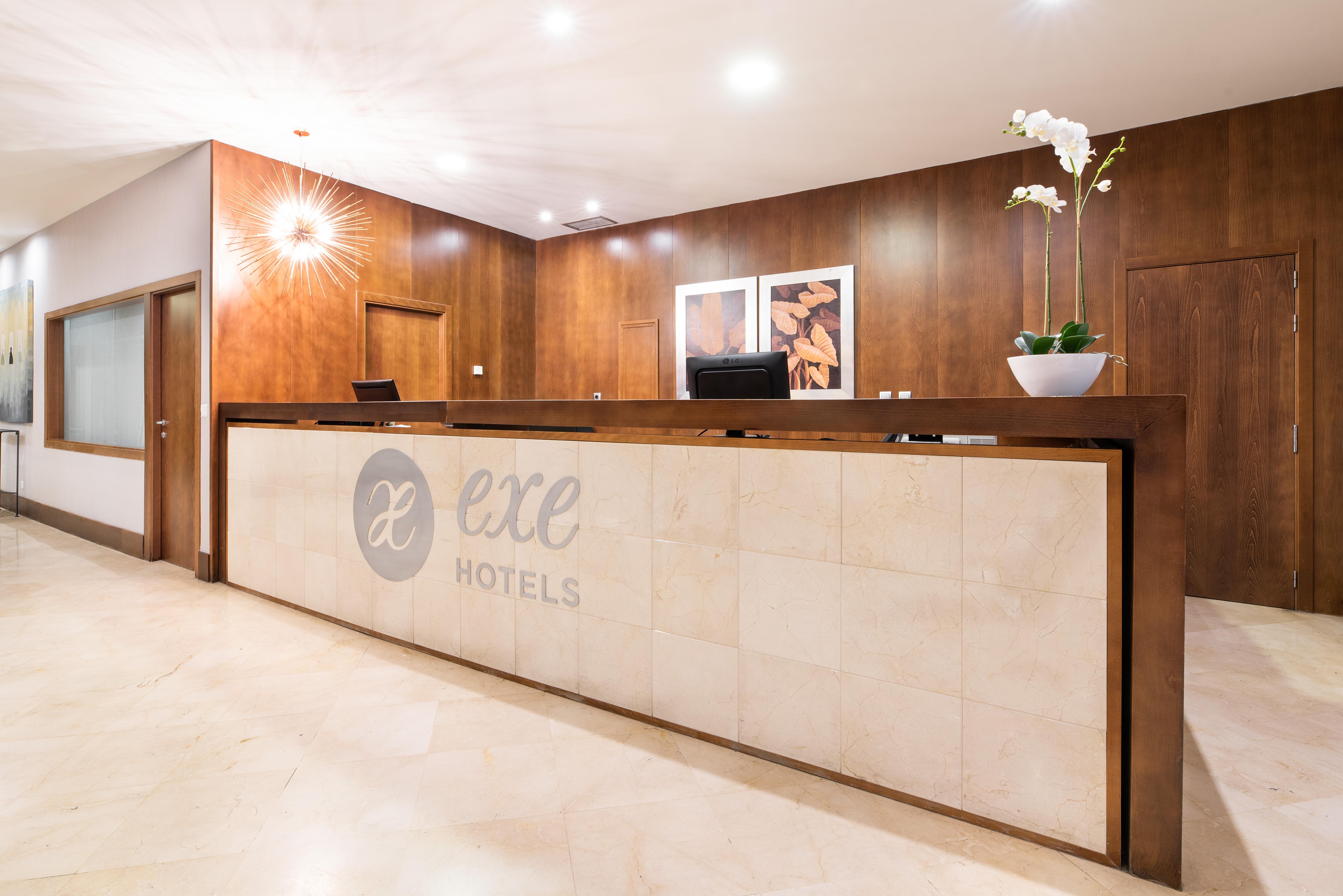 เอ็กเซ อโกรา กาเซเรส Hotel ภายนอก รูปภาพ