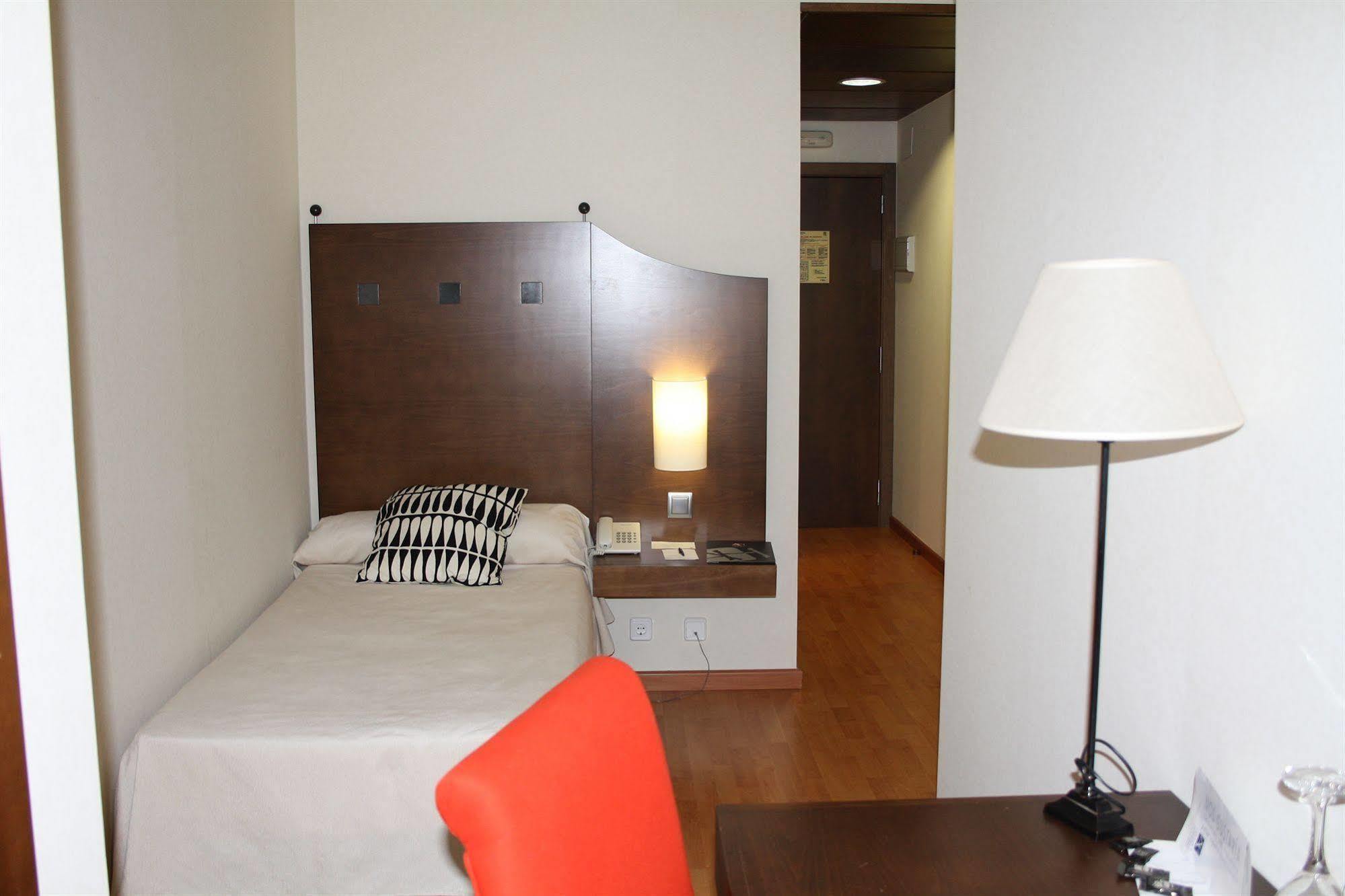 เอ็กเซ อโกรา กาเซเรส Hotel ภายนอก รูปภาพ