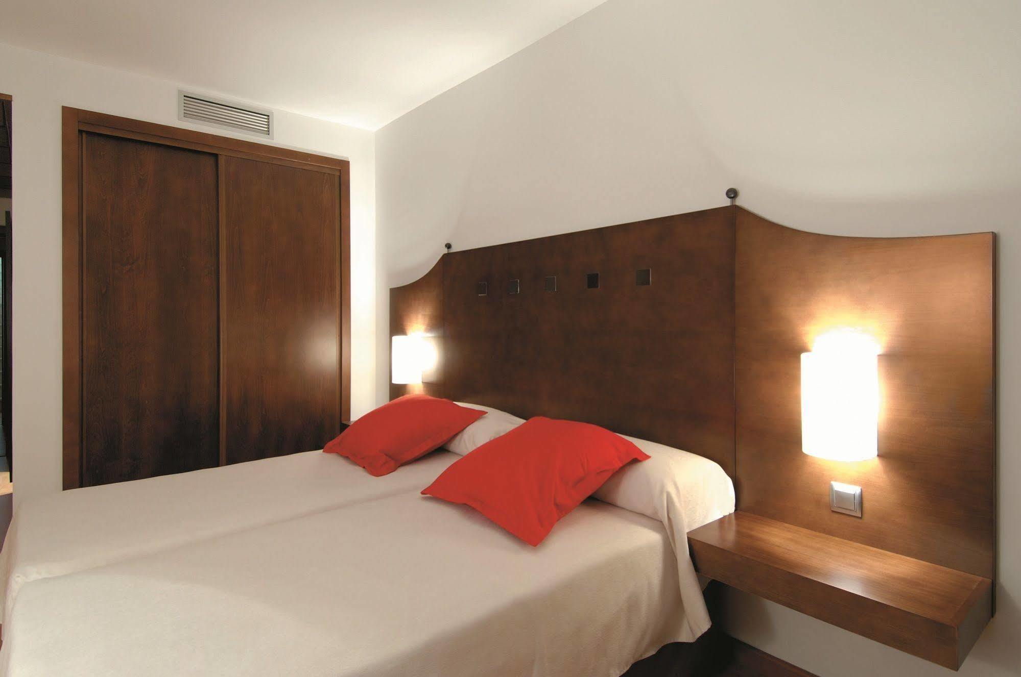 เอ็กเซ อโกรา กาเซเรส Hotel ภายนอก รูปภาพ