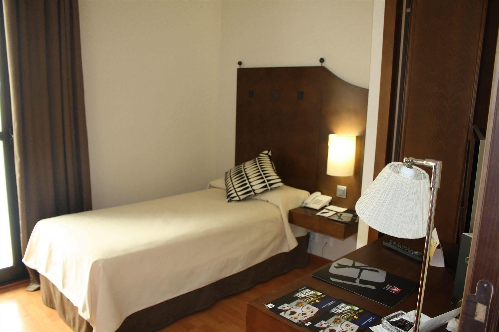 เอ็กเซ อโกรา กาเซเรส Hotel ภายนอก รูปภาพ